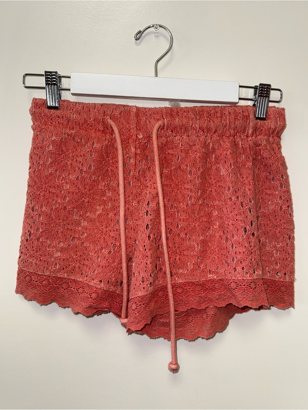 Ban Jara (Small) Coral Floral Lace Drawstring Shorts